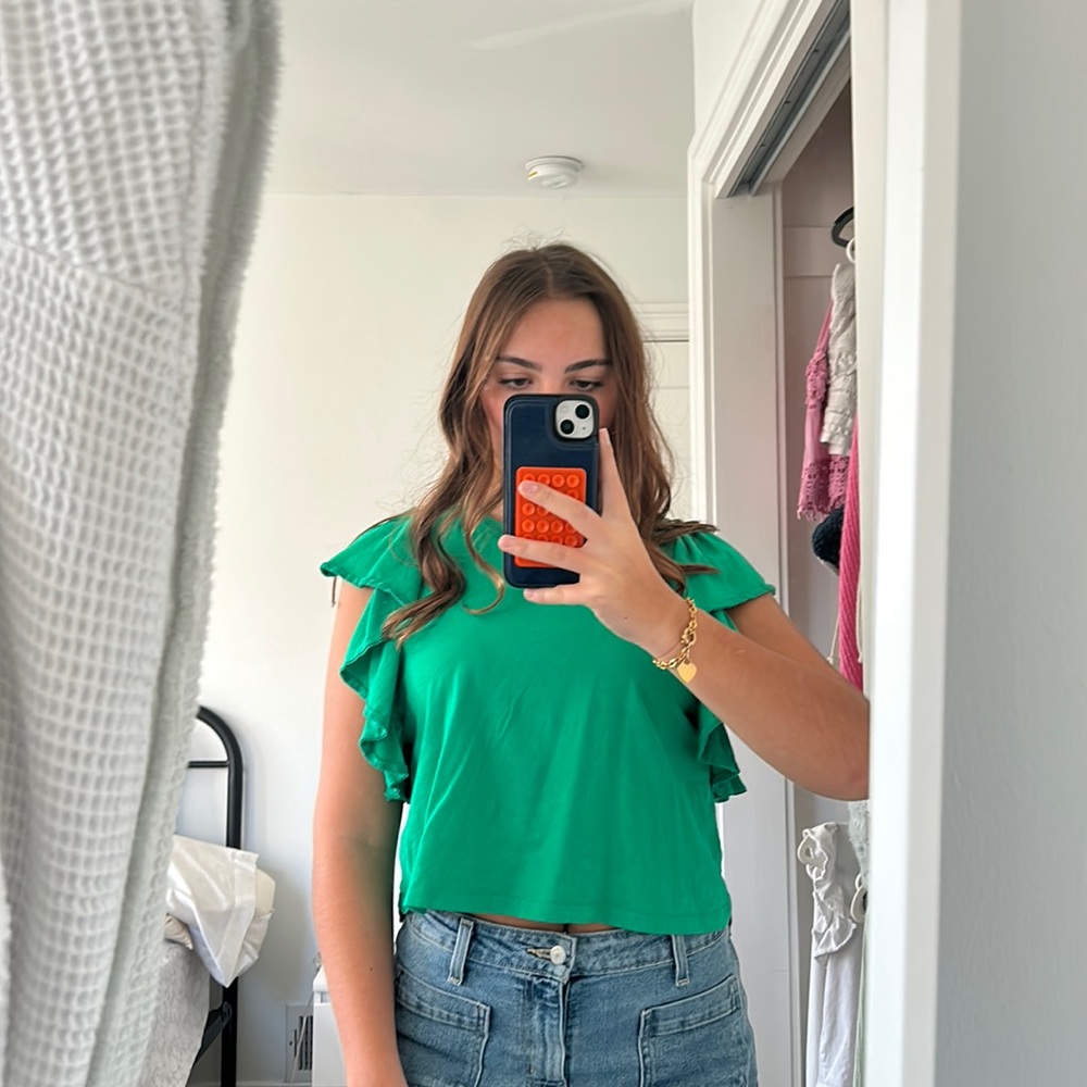 Green Zara flowy and ruffly top- PRICE IS NEGOTIABLE!!